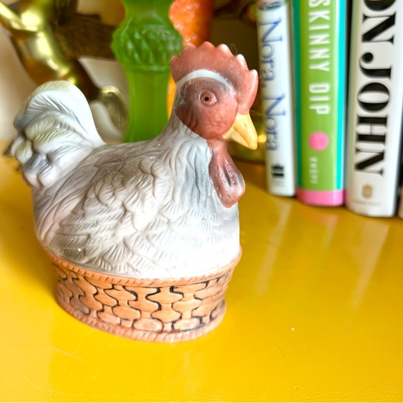 Vintage Painted Ceramic Little Hen on Nest Basket Trinkets Coveted Dish - Picture 2 of 5